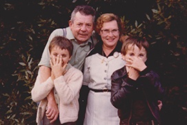Grands parents petits enfants années 70