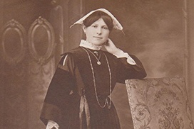 Jeune femme costume breton 1920